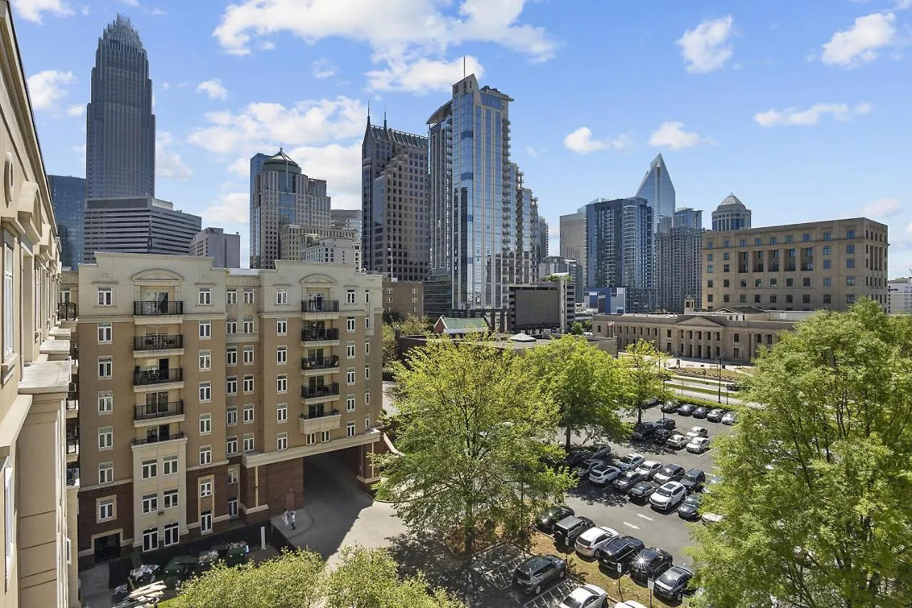 Midnight Marvel - Amazing City Views, Free Parking Charlotte
