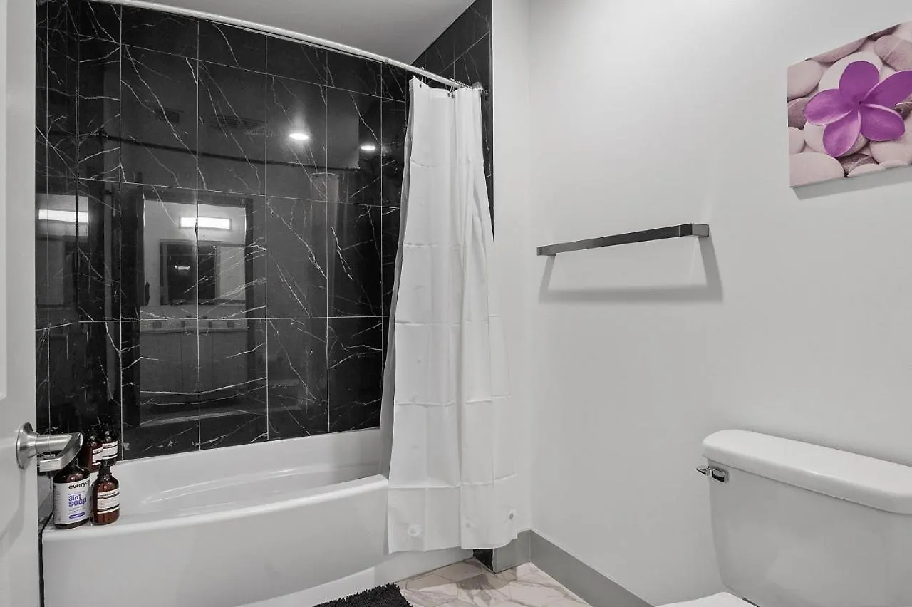 Midnight Marvel - Amazing City Views, Free Parking Charlotte