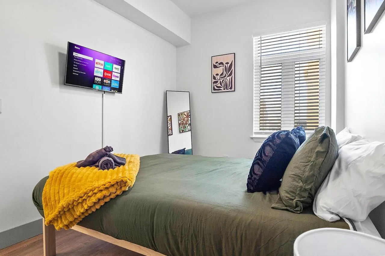 Midnight Marvel - Amazing City Views, Free Parking Charlotte
