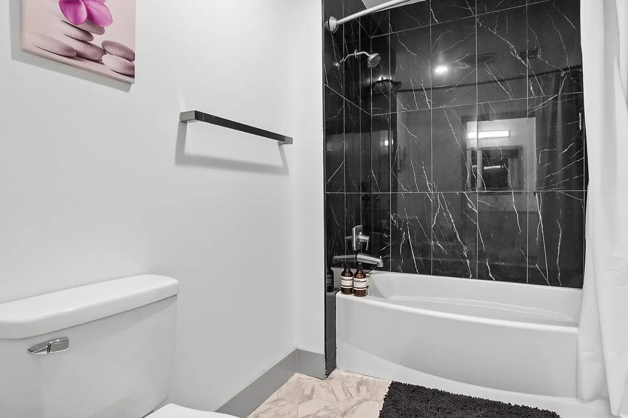 Midnight Marvel - Amazing City Views, Free Parking Charlotte