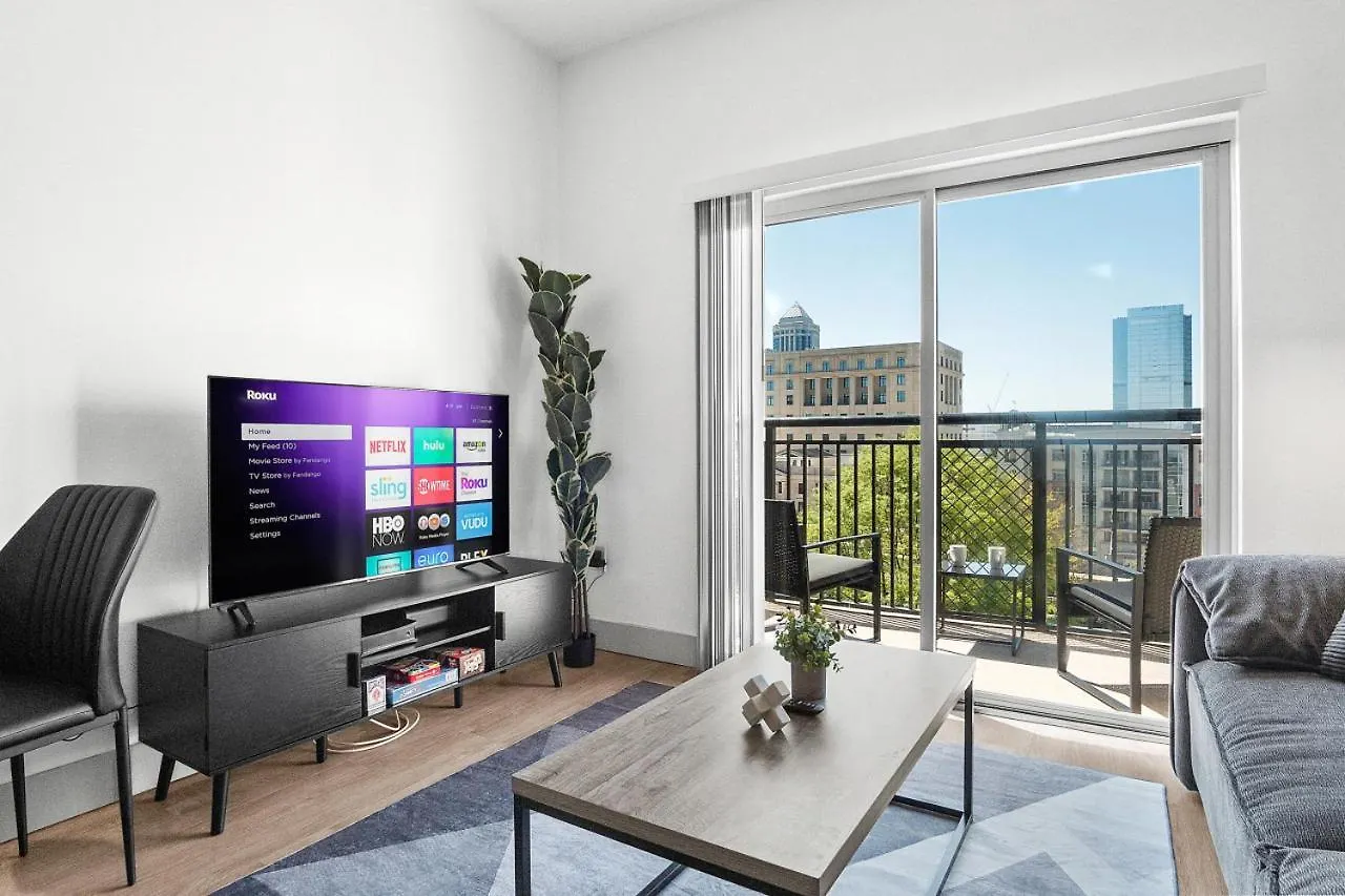 Midnight Marvel - Amazing City Views, Free Parking Charlotte Apartment