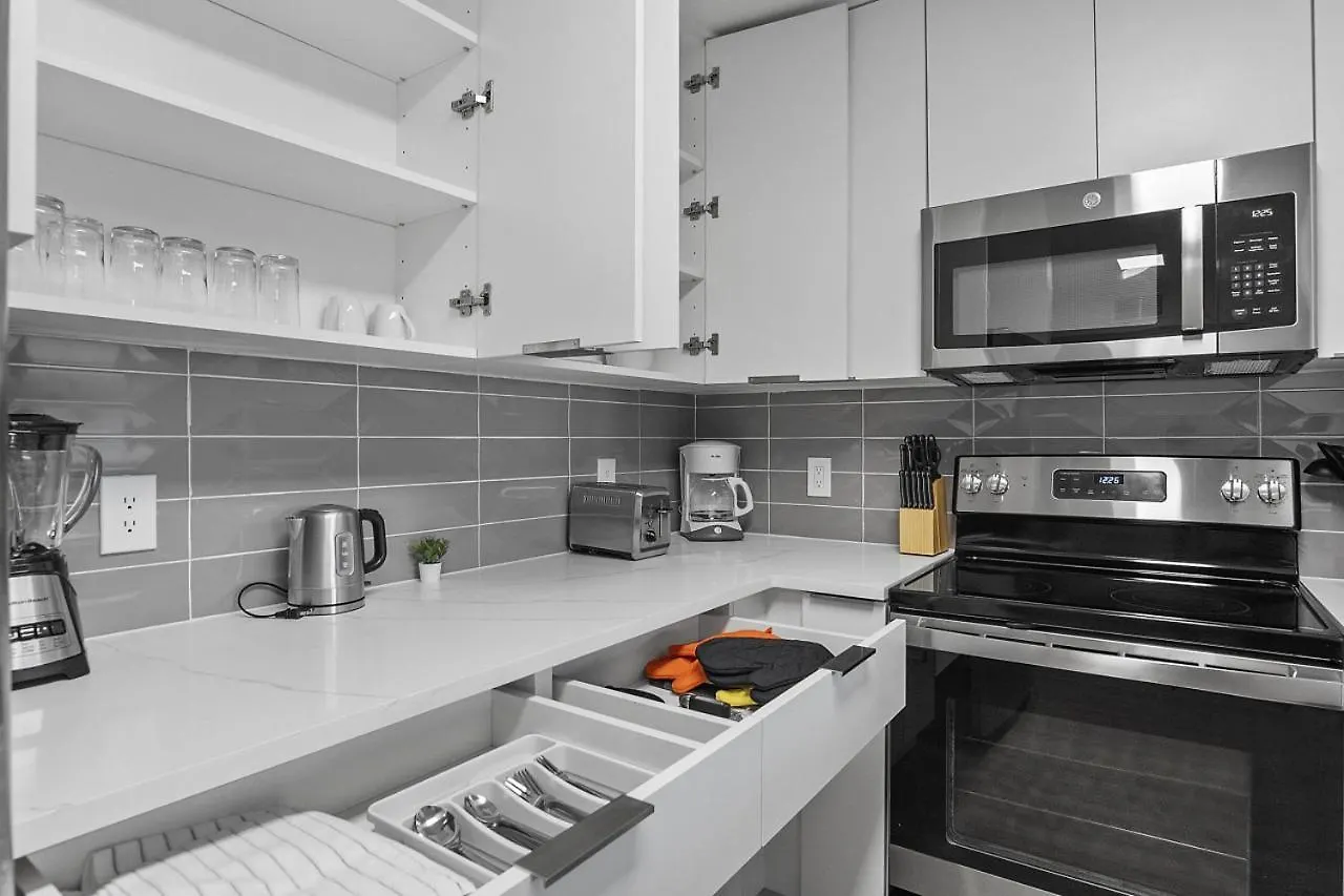Midnight Marvel - Amazing City Views, Free Parking Charlotte