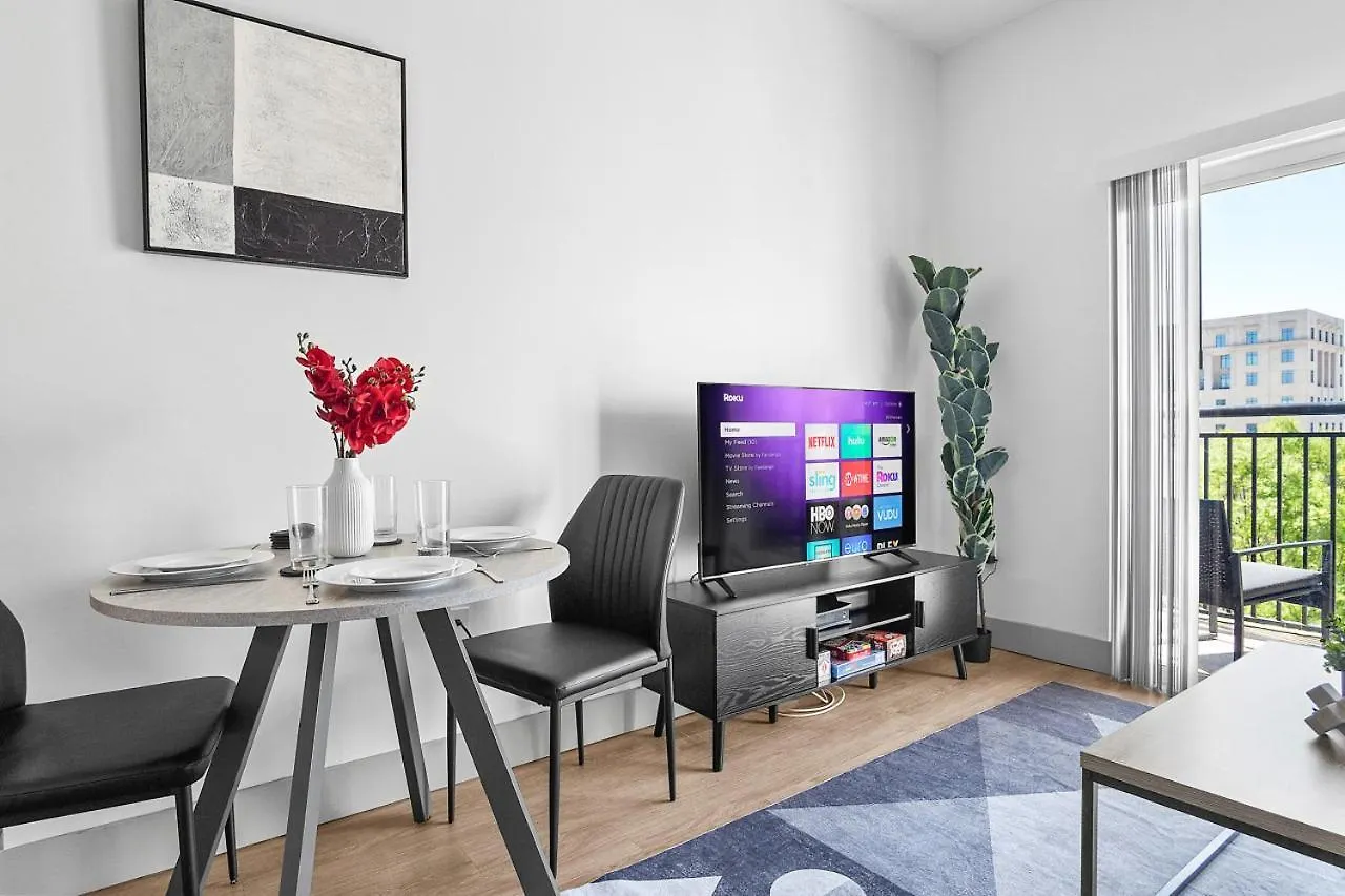 Midnight Marvel - Amazing City Views, Free Parking Charlotte Apartment